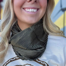 Load image into Gallery viewer, Olive Pasadena Pleated Wild Rag